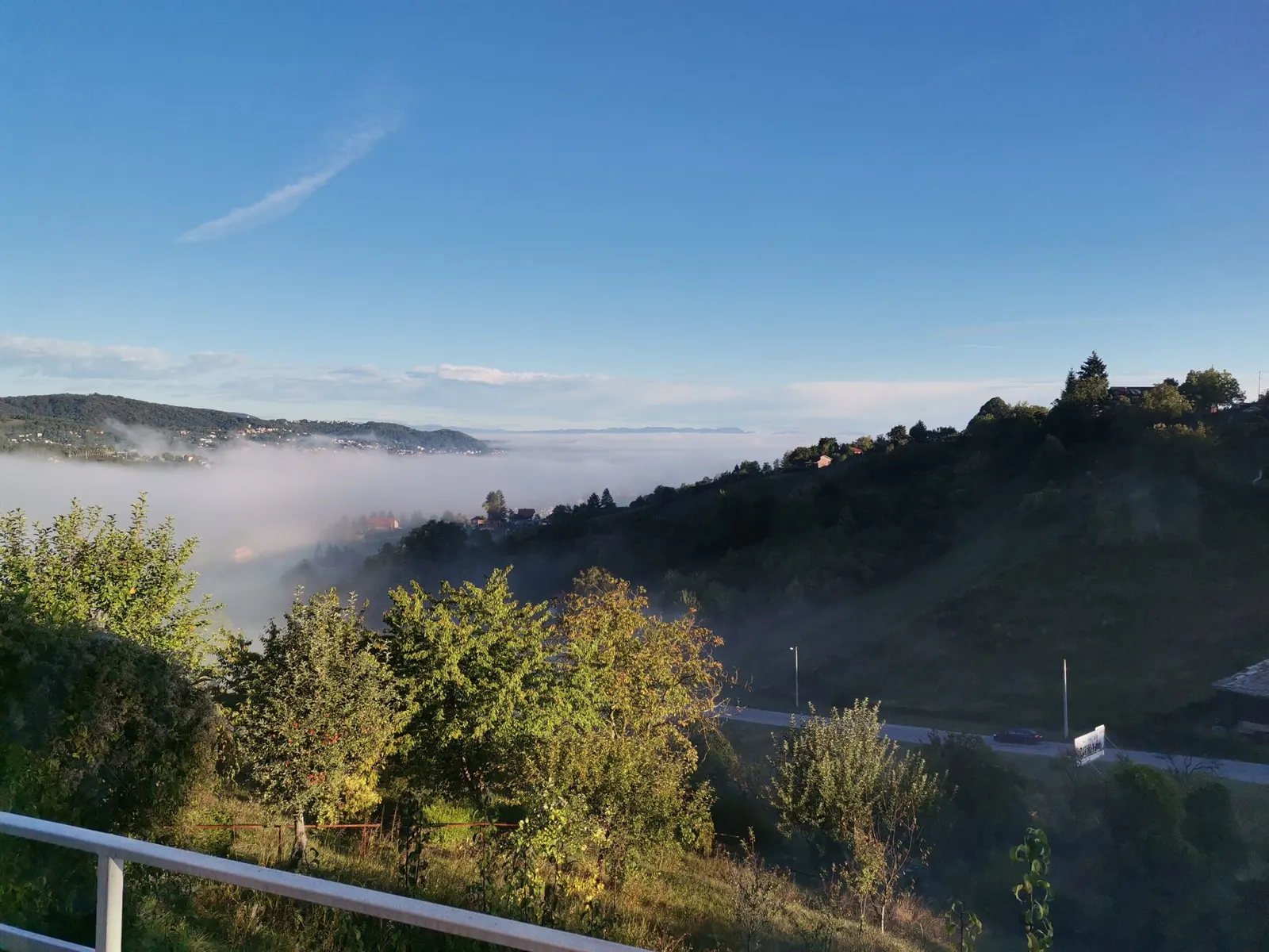 Panorama über einer Nebeldecke